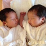 双子の新生児写真。3000g越え×2で産まれた双子